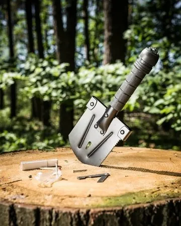 Lopata multifunctionala cu compas 8 1 - Cadoul Perfect pentru Aventurieri