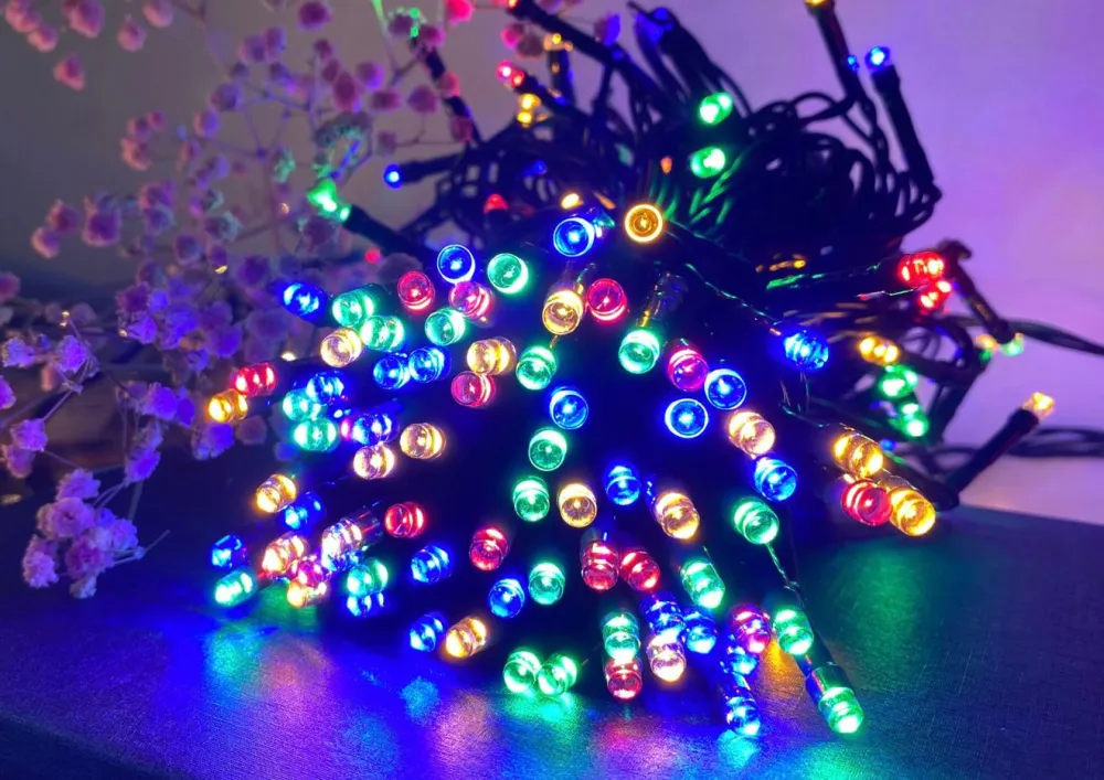 Instalație de Crăciun BecurI Model Diamant – Rolă 100 Metri, 480 LED-uri Multicolor