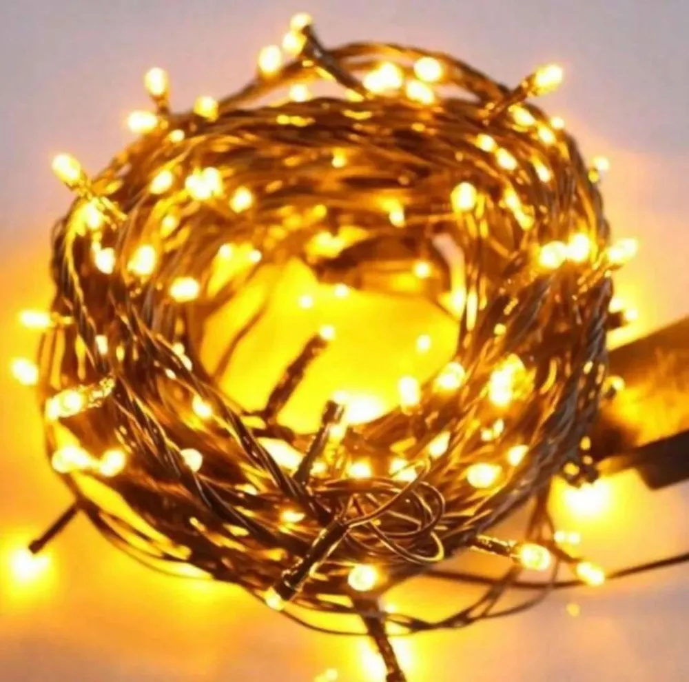 Instalație de Crăciun BecurI Model Diamant – Rolă 50 Metri, 240 LED-uri Alb-Gold