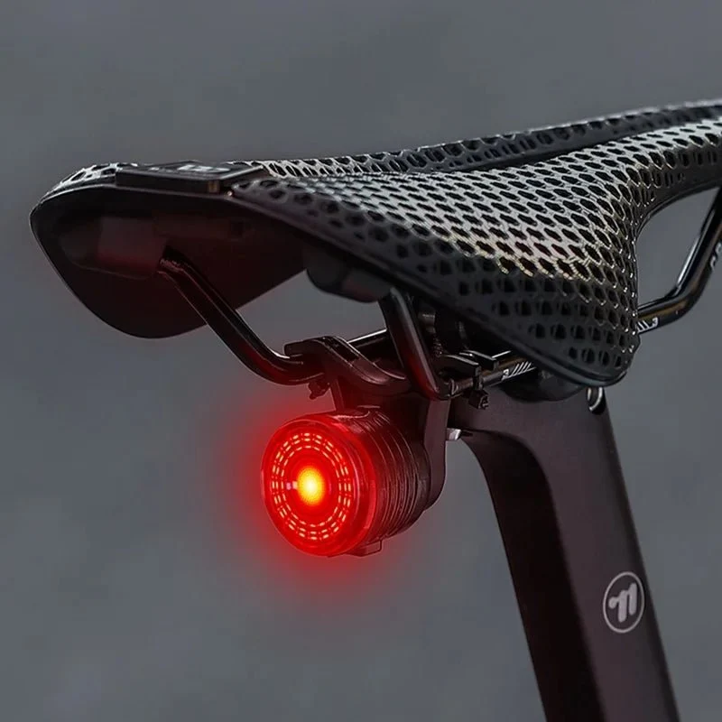 Lumină spate pentru bicicletă cu 4 moduri, detecție inteligentă, avertizare
