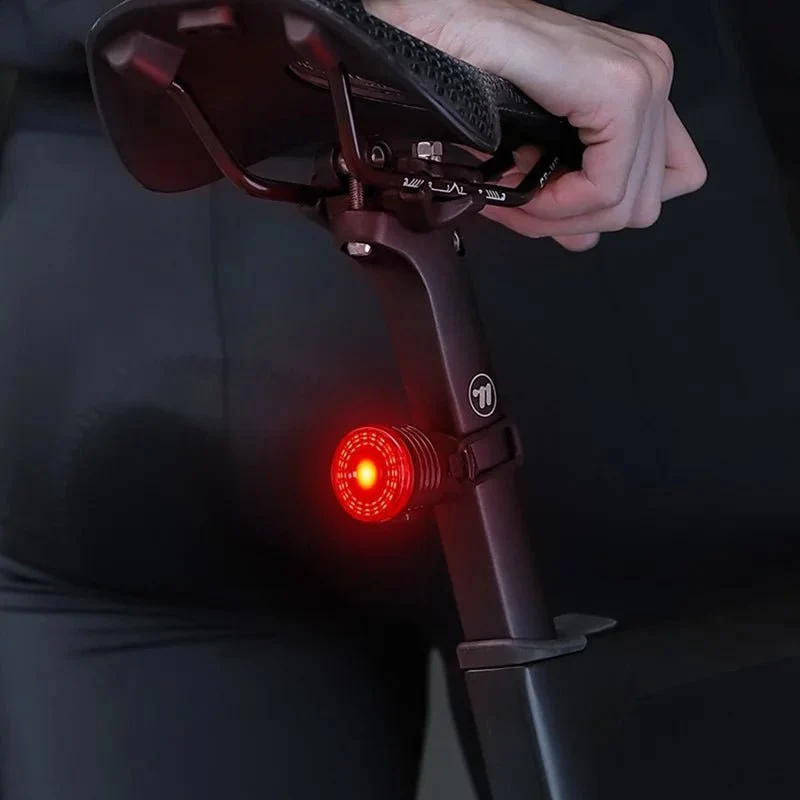Lumină spate pentru bicicletă cu 4 moduri, detecție inteligentă, avertizare