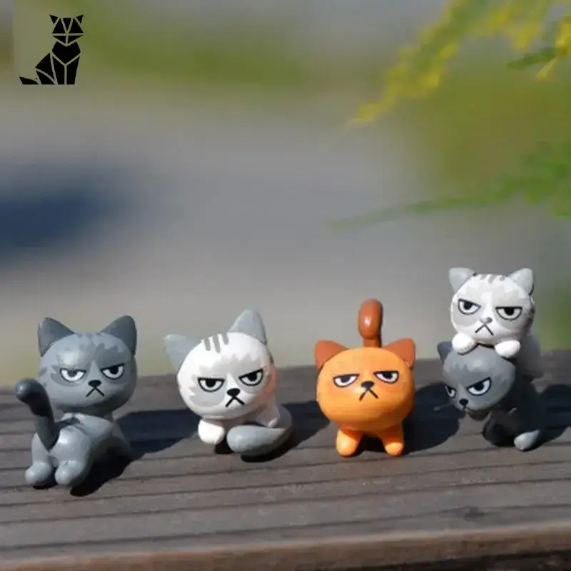 Colecție De Figurine Pisicuț Grincheață Pentru O Decorațiune Fermecătoare
