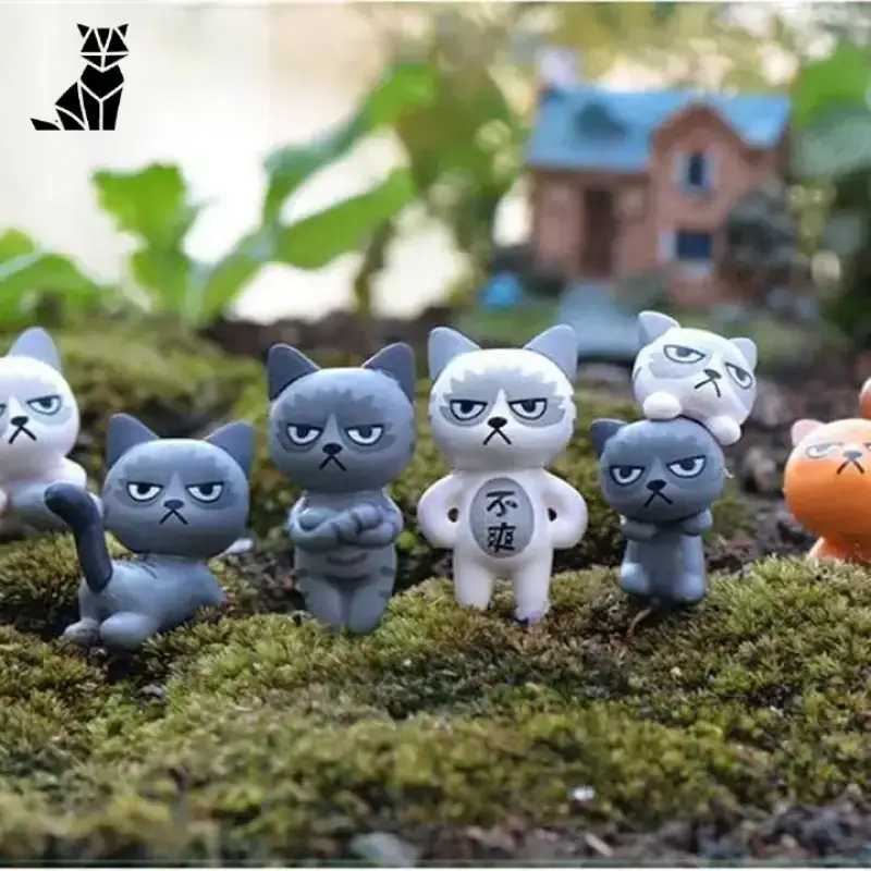 Colecție De Figurine Pisicuț Grincheață Pentru O Decorațiune Fermecătoare