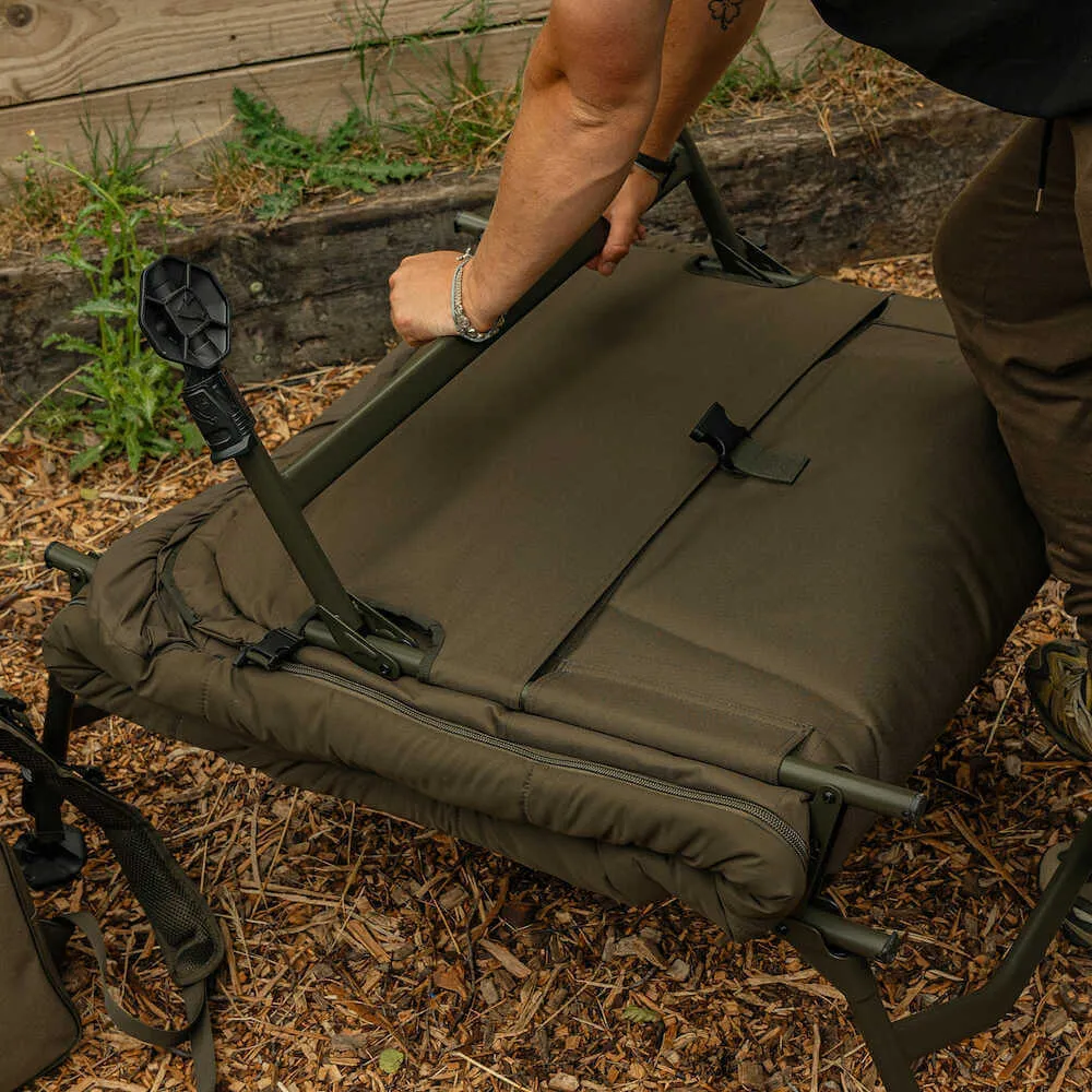 Bed Chair cu sac de dormit Avid Carp Revolve Sistem X 8 picioare