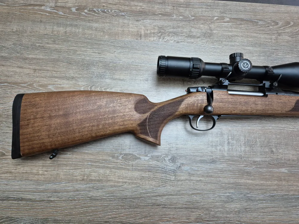 Carabina CZ 557 Lux, cal 8x57JS, 61cm, lemn, luneta 2-12x50