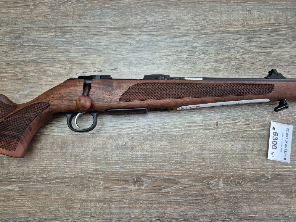Carabina CZ 600 Lux, cal 223 rem, 51cm, pat lemn, cătări