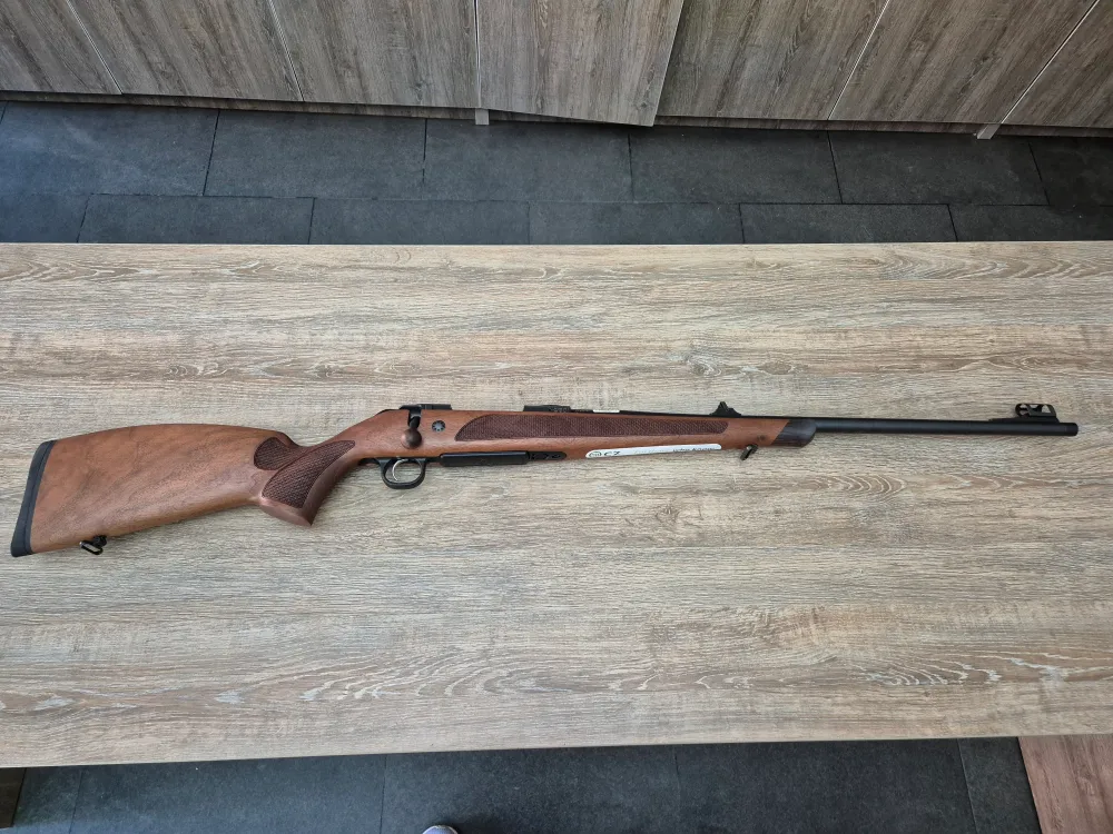 Carabina CZ 600 Lux, cal 300 win mag, 61cm, pat lemn