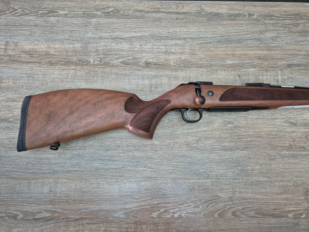 Carabina CZ 600 Lux, cal 300 win mag, 61cm, pat lemn