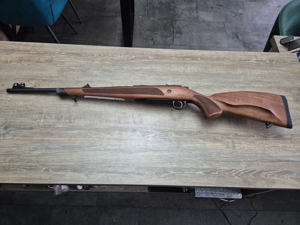Carabina CZ 600 Lux, cal 308 win, 51cm, pat lemn, cătări