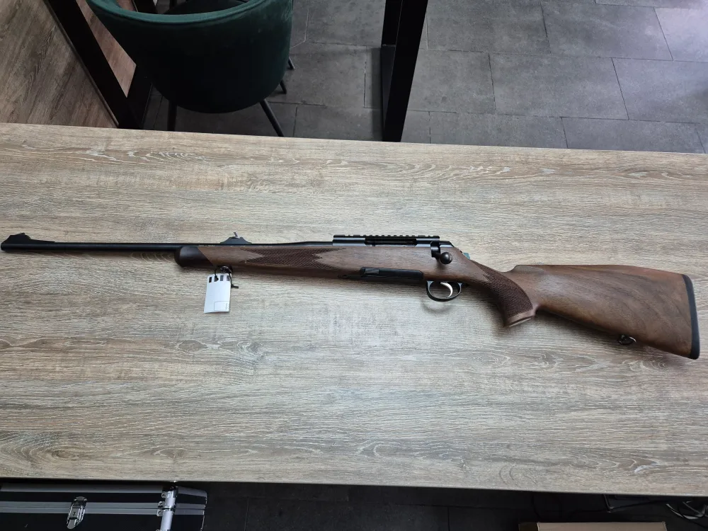 Carabina stangaci Roessler Titan 6, cal 243 win, 56cm, pat lemn