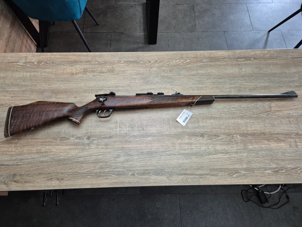 Carabina Voere, cal 8x68S, 65cm, pat lemn