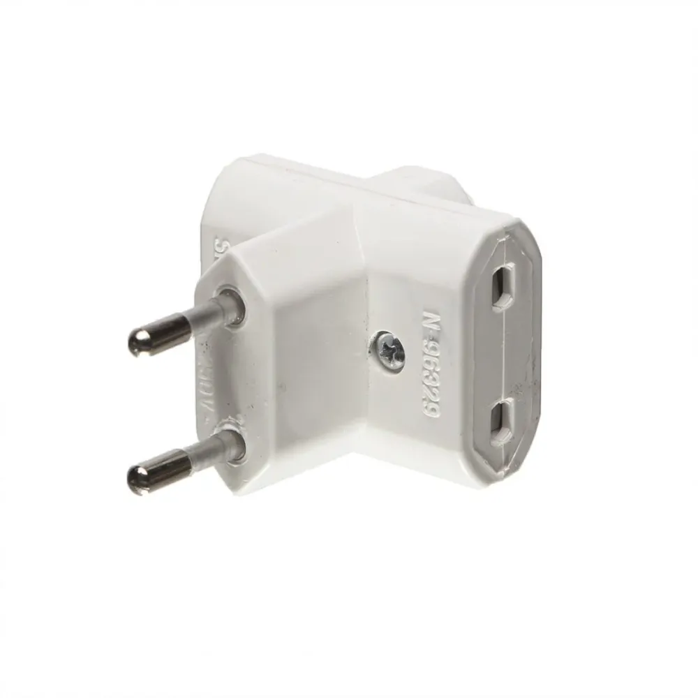 Triplu Stecher Euro 3T cu Priză Schuko – Adaptor Electric pentru Conectare Eficientă Dispozitivelor în Spații Comerciale s...