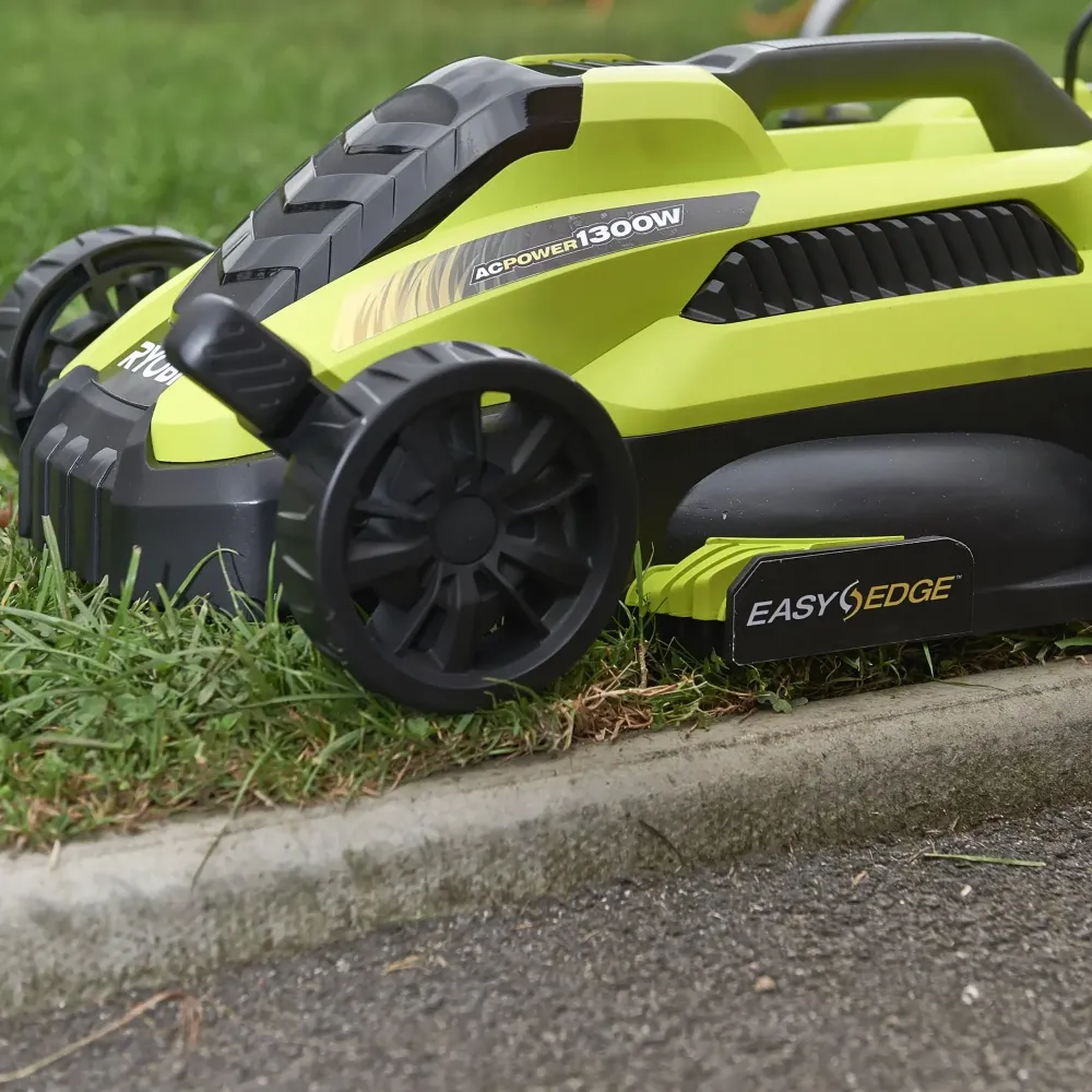 Maşă de tuns iarba Ryobi RLM13E33S 1300W