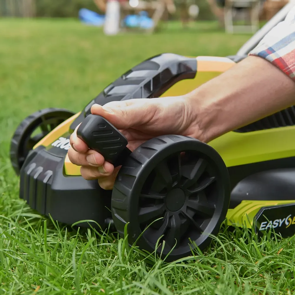 Maşă de tuns iarba Ryobi RLM13E33S 1300W
