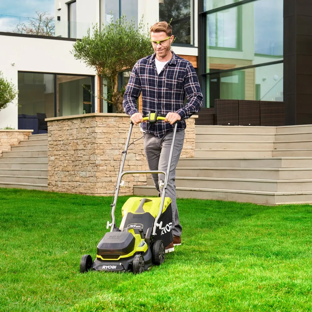 Maşă de tuns iarba Ryobi RY18LM37A-240 18V 4Ah