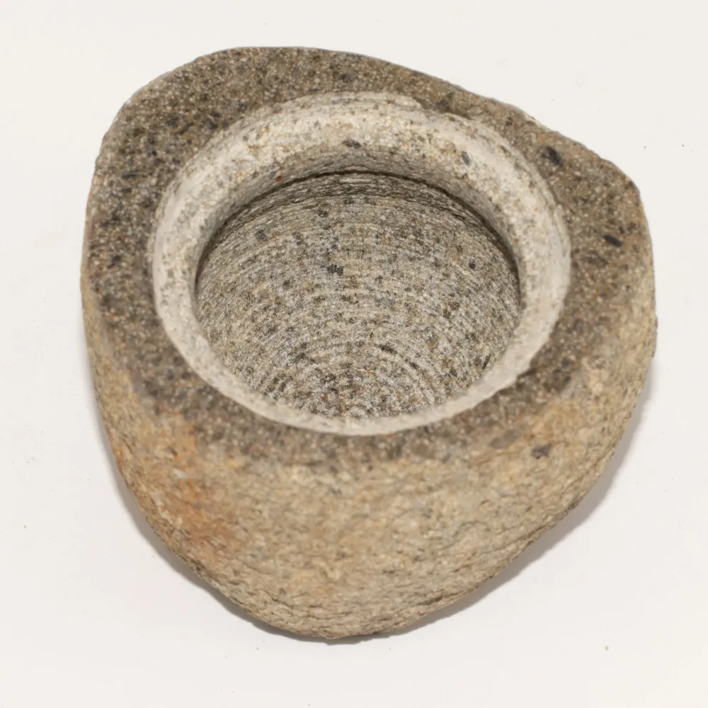 Ghiveci de împământare din piatră de râu naturală - Mediu (aprox. 12x8cm)