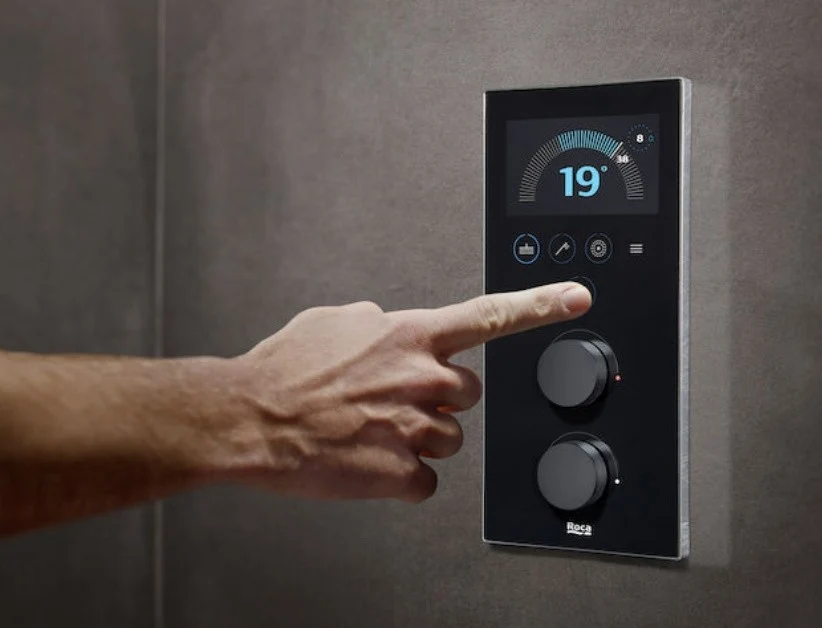 Panel dus cu hidromasaj si termostat Roca Smart Shower, cu baterie electronica si 3 duze hidromasaj