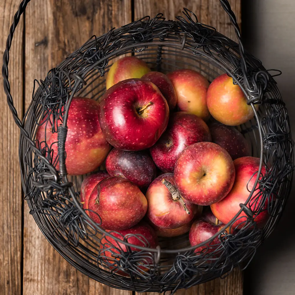 Mar (Malus) Abondanzza, cu fructe rosii dulci-zemoase, 3 pe rod