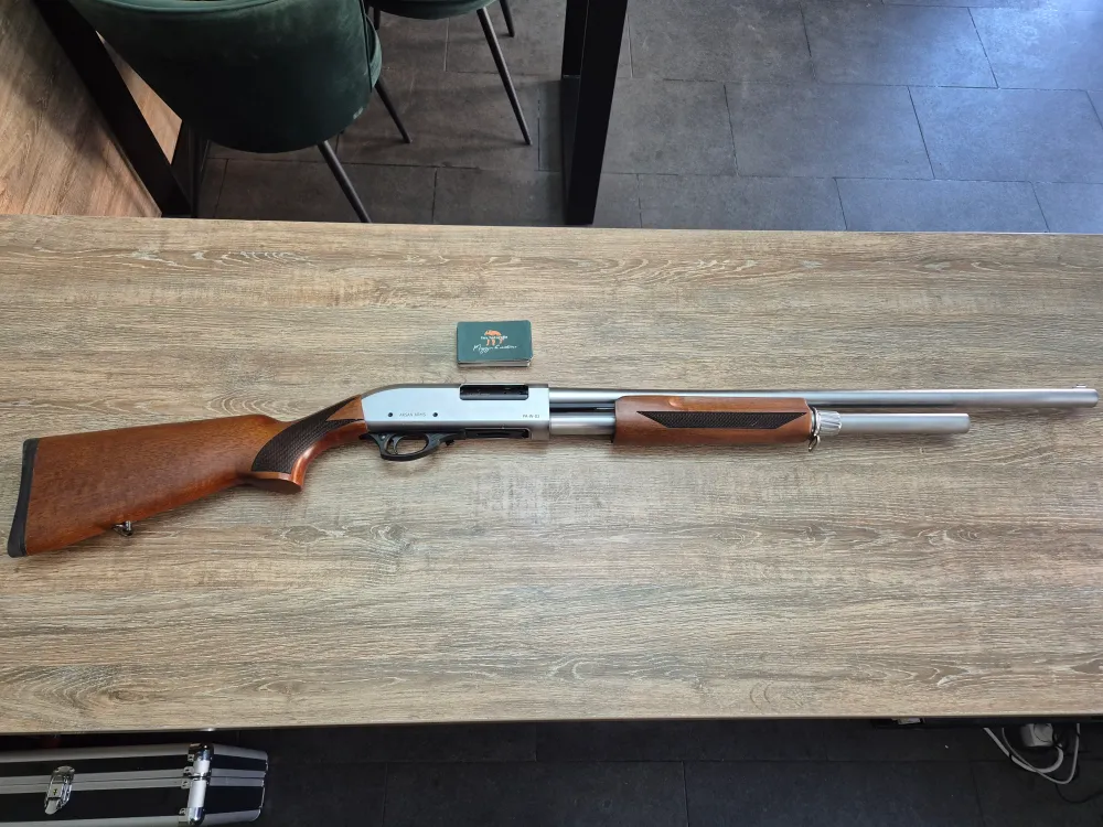 Lisa Pump-Action Aksan Arms, cal 12, teava 63cm, pat lemn