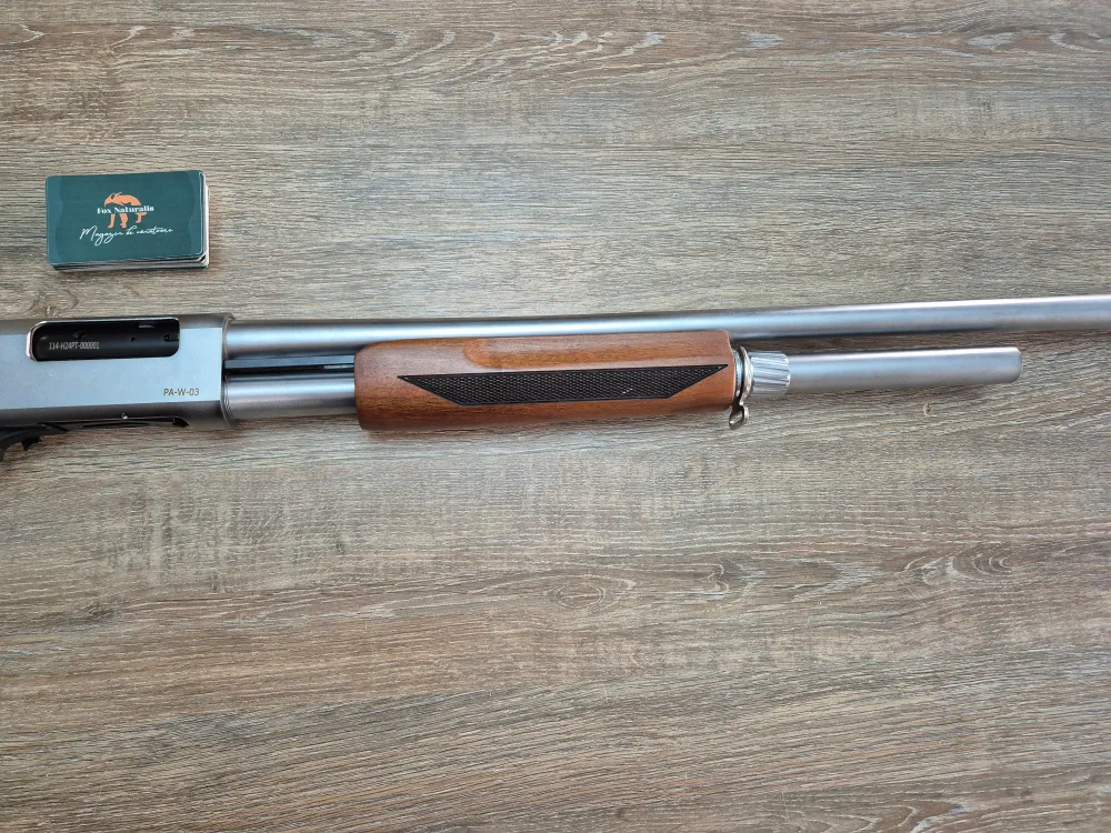 Lisa Pump-Action Aksan Arms, cal 12, teava 63cm, pat lemn