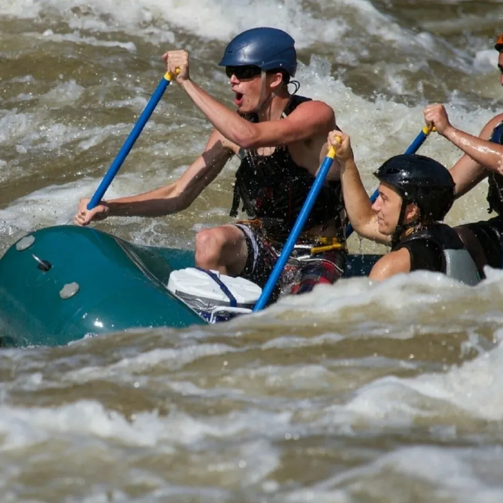 Rafting si adrenalina pe Jiu