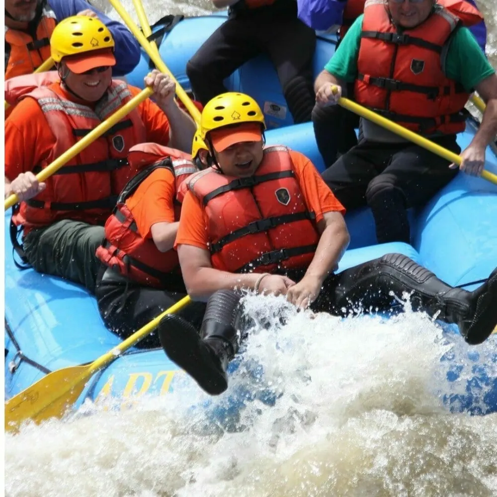 Rafting si adrenalina pe Jiu