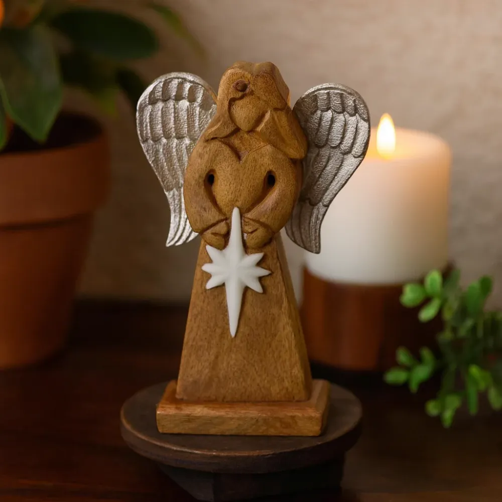 Înger din lemn de mango sculptat manual cu aripi metalice 30cm