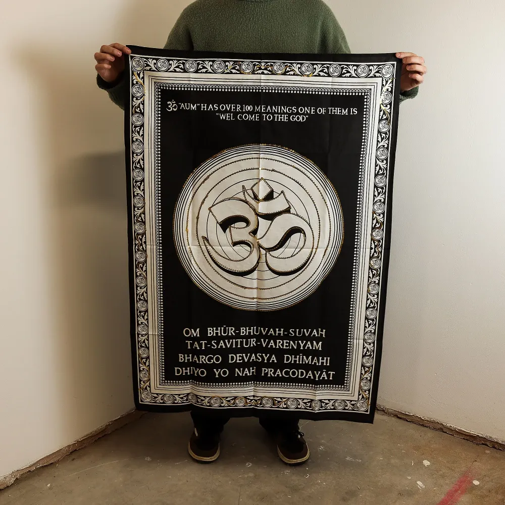 Artă de perete din bumbac (70x110cm) – Om – Bine ai venit la Dumnezeu
