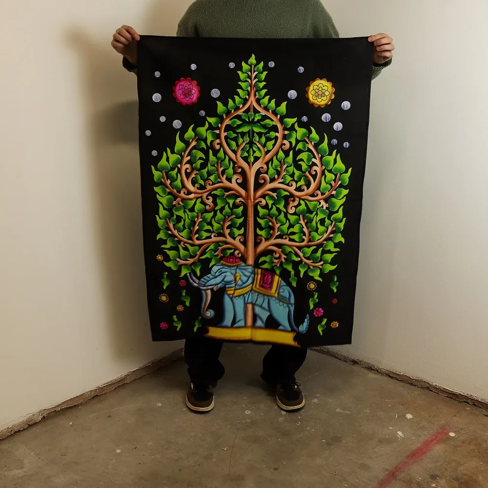 Artă de perete din bumbac (70x110cm) – Elefant și Arborele Vieții