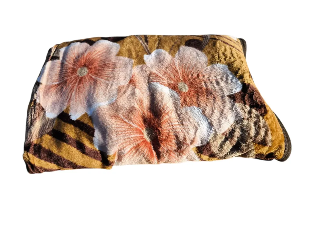 Patura Simpla Groasa – 150x230 cm – Model Floral Bej-Maro – Moale si Calduroasa Caldura, confort si un design elegant cu f...