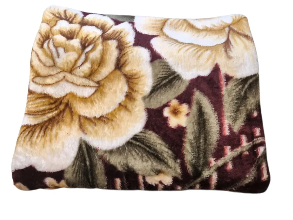 Patura Simpla Groasa 150x230 cm – Model Floral Maro-Bej – Moale, Calduroasa si Eleganta