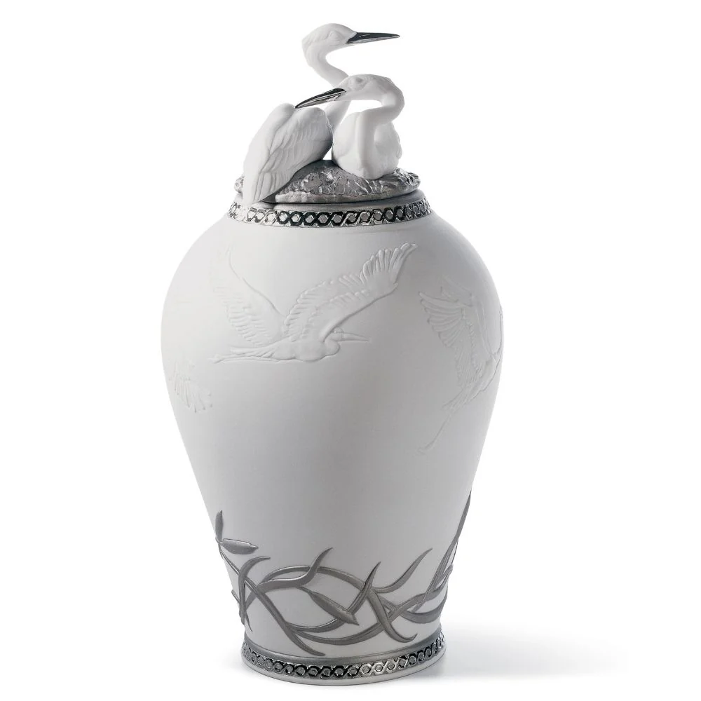Vaza din portelan cu capac Herons Realm Jose Luis Alvarez - LLADRO