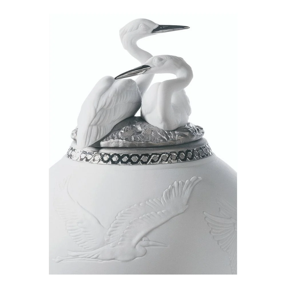 Vaza din portelan cu capac Herons Realm Jose Luis Alvarez - LLADRO